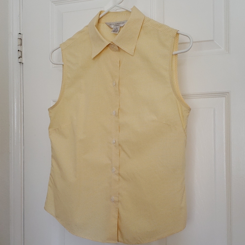 Fitted button down top